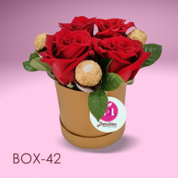 Box de cuatro rosas y 3 bombones Ferrero Rocher